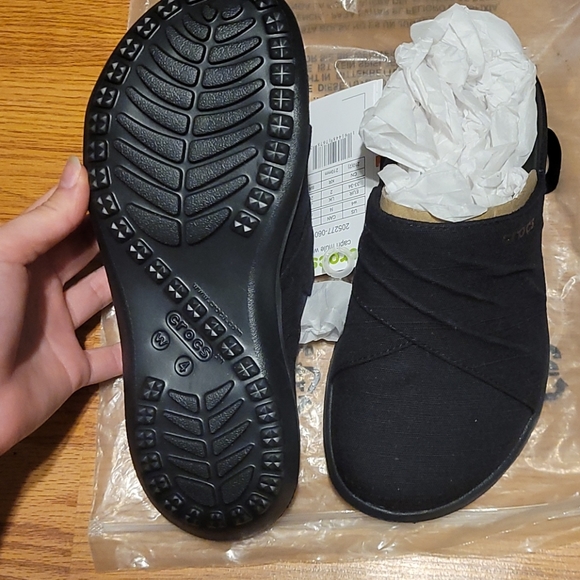 W4 Crocs - Picture 3 of 4